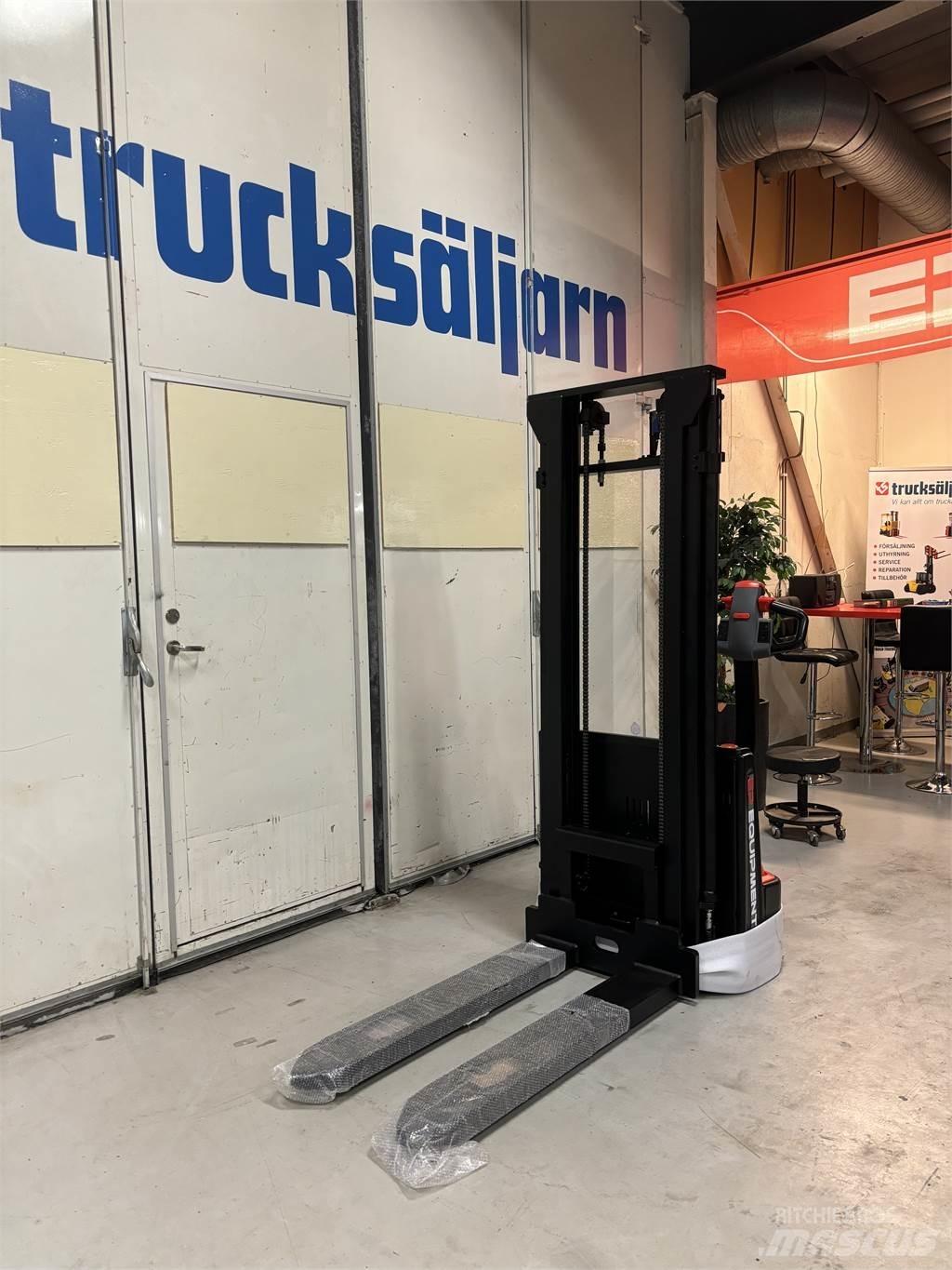 ESA 121 Ročni električni viličar