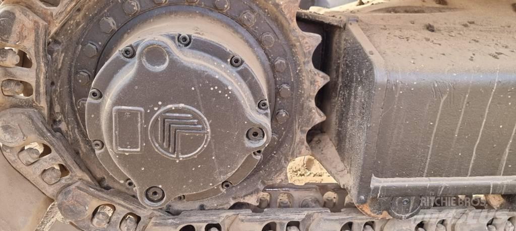 JCB JS 200 LC Bagri goseničarji