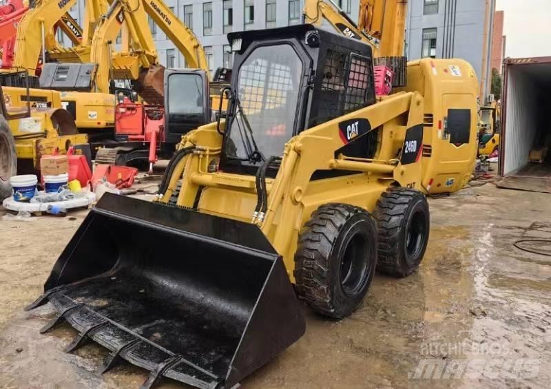 CAT 246 D Skid steer mini nakladalci