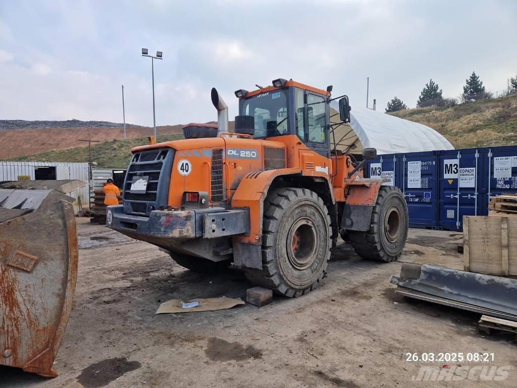 Doosan DL 250 Kolesni nakladalci