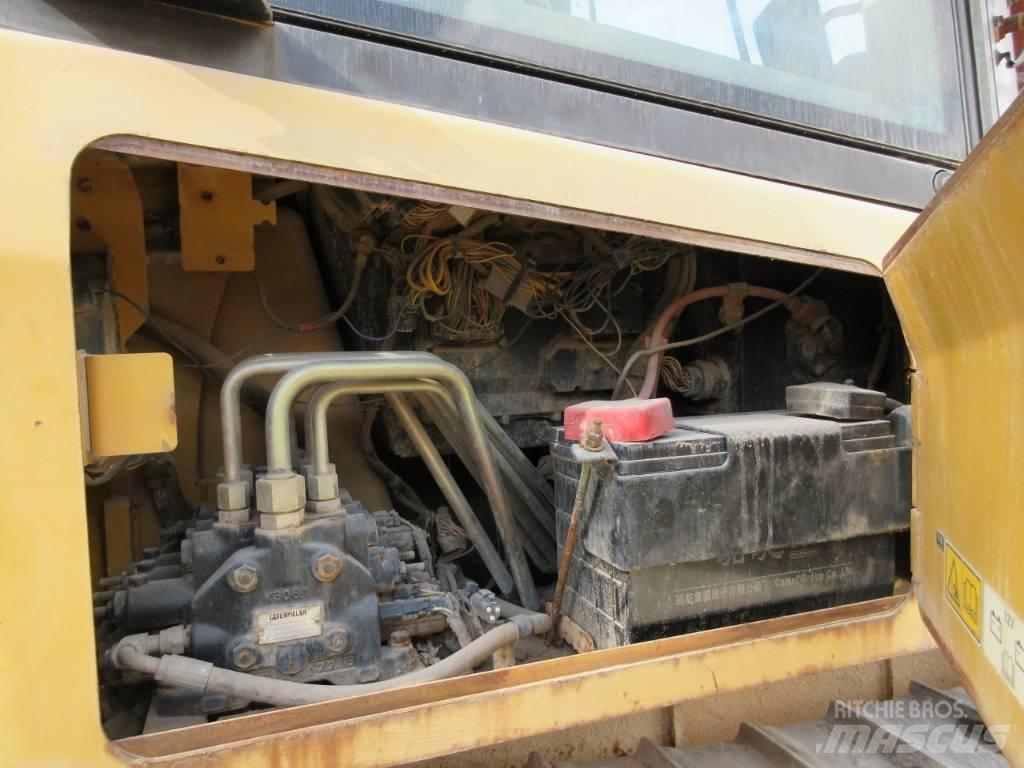 CAT D5K Buldožerji goseničarji