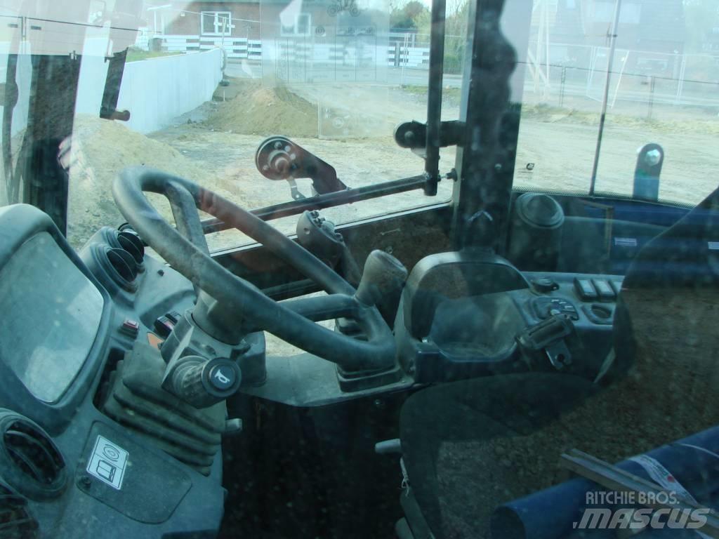 Kubota R 082 Kolesni nakladalci