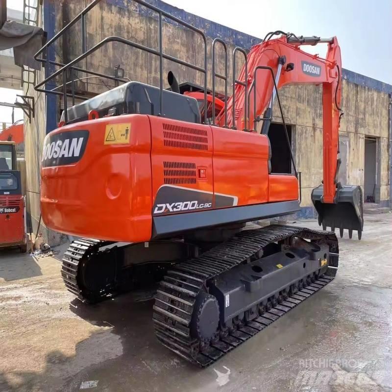 Doosan DX 300 LC-9C Bagri goseničarji