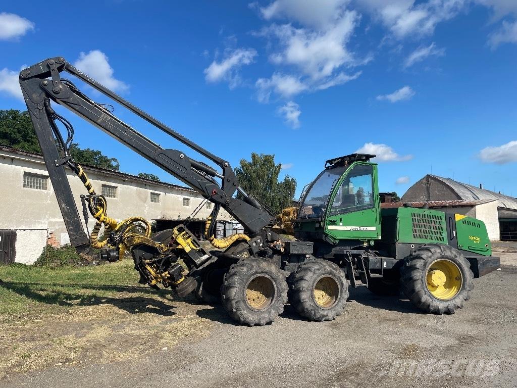  Johnne Deere 1270D Harvesterji