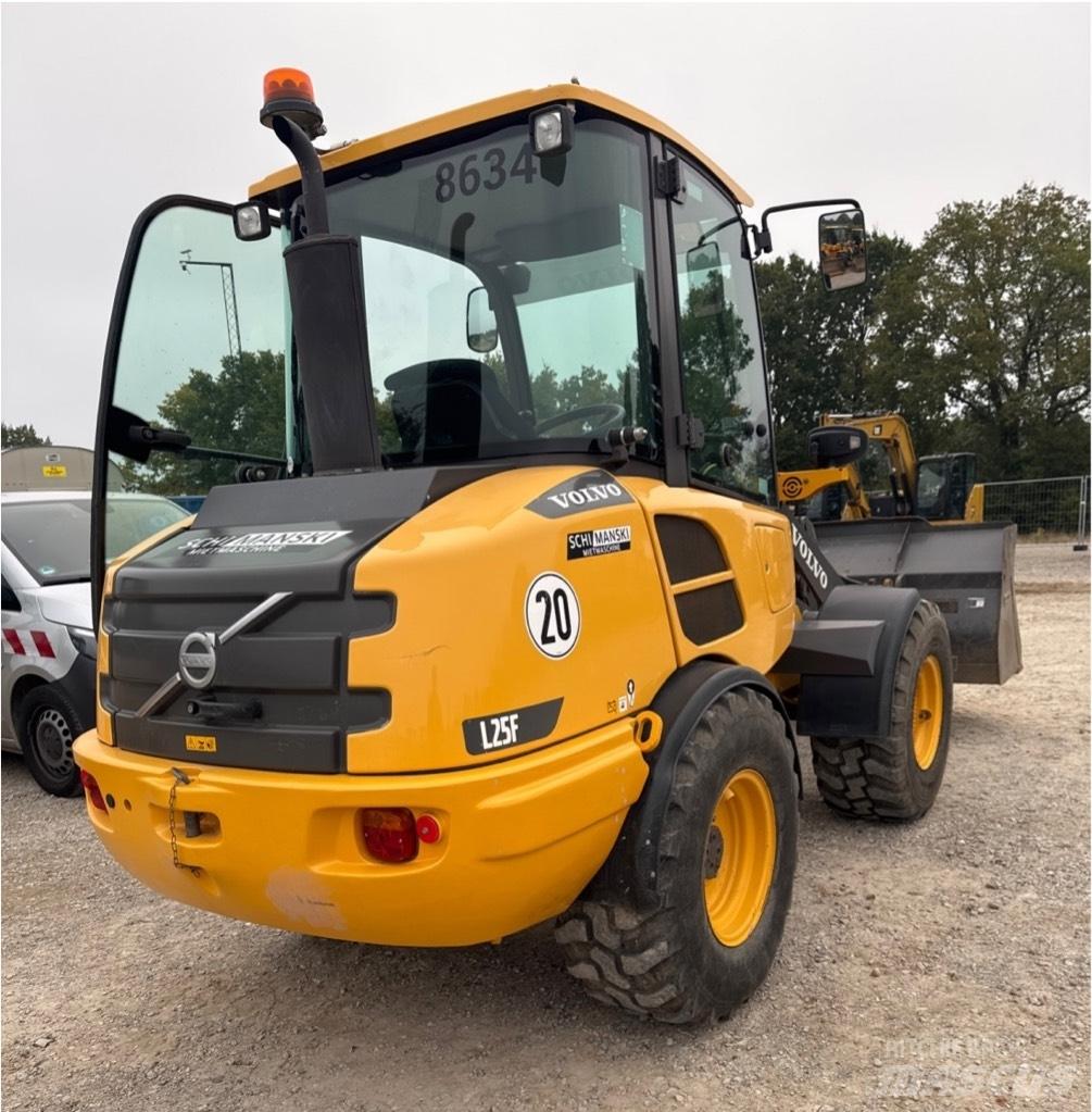 Volvo L25F Kolesni nakladalci