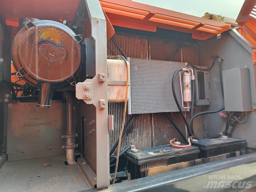 Hitachi ZX 210 Bagri goseničarji