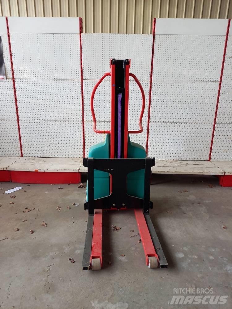Manitou EB500 Ročni električni viličar