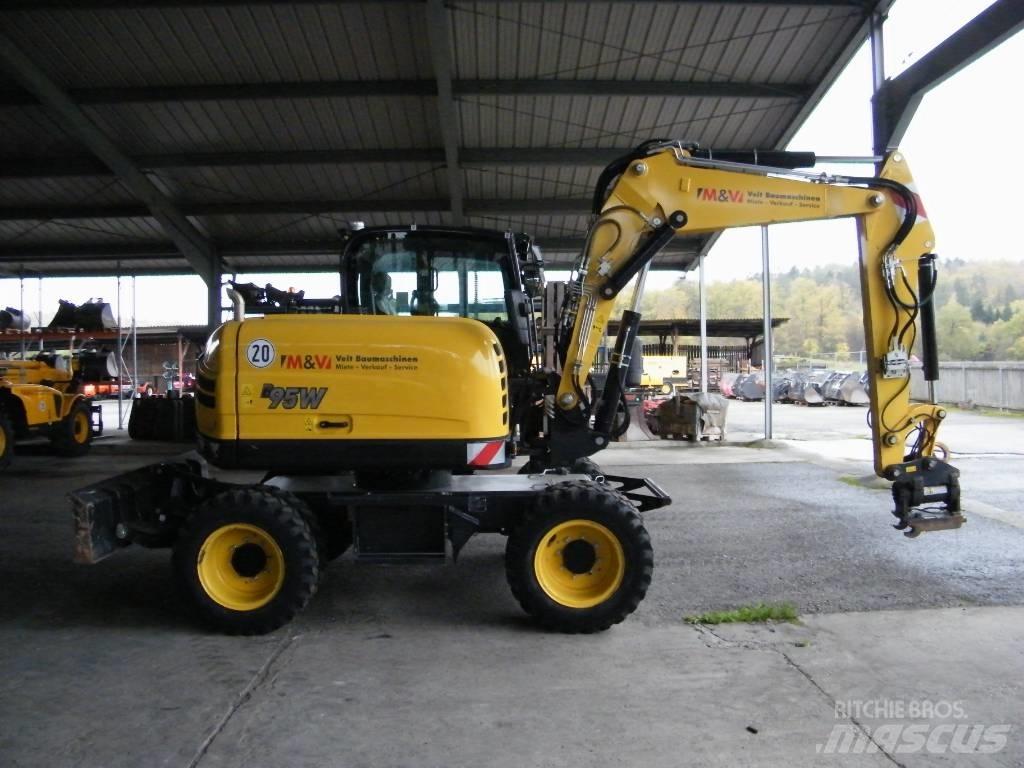 Yanmar B95W Bagri na kolesih