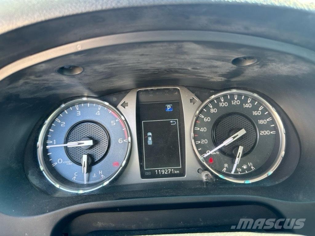 Toyota Hilux Avtomobili