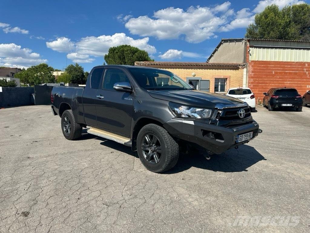 Toyota Hilux Avtomobili