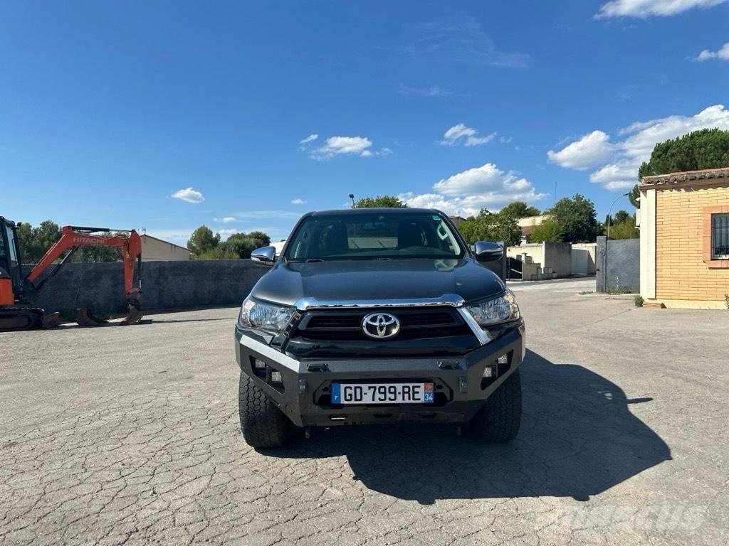 Toyota Hilux Avtomobili