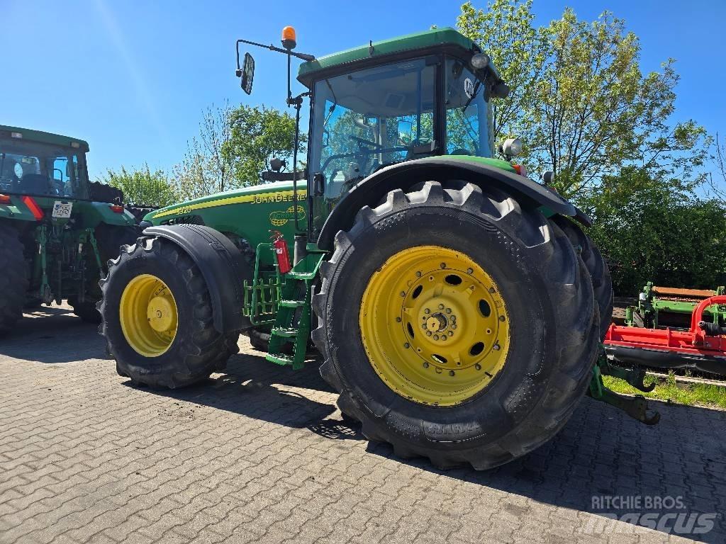 John Deere 8320 Traktorji