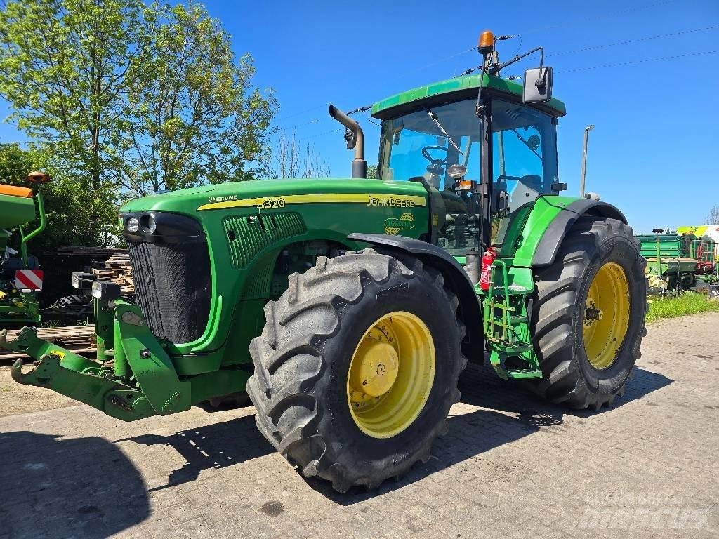 John Deere 8320 Traktorji