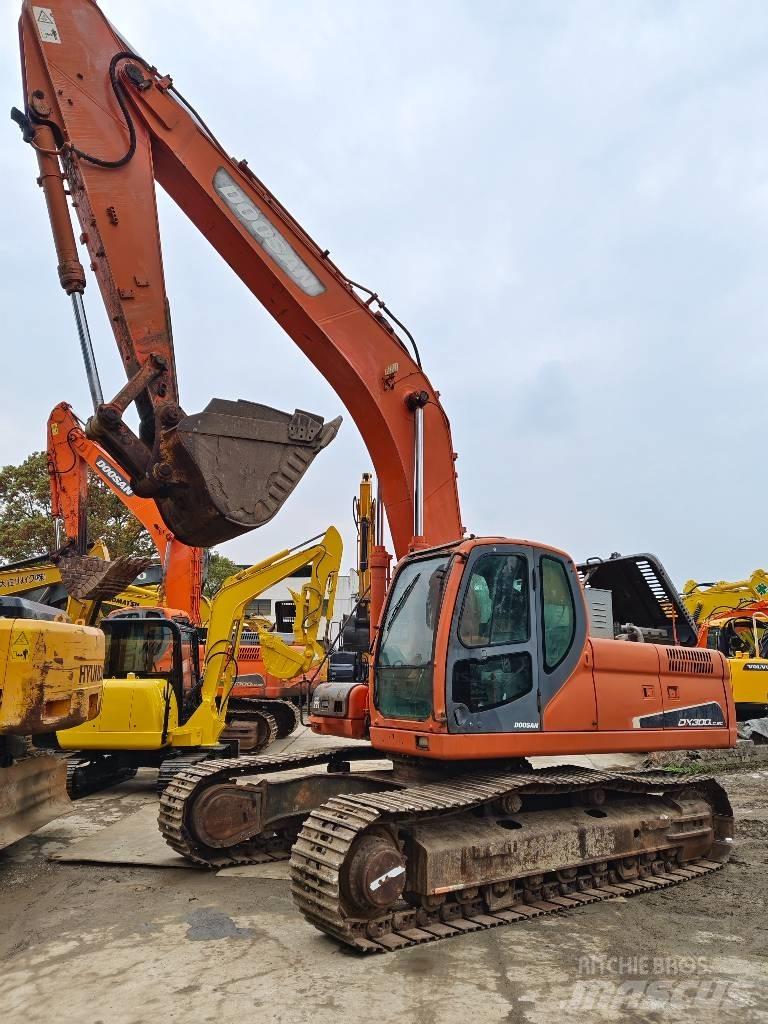 Doosan DX 300 LC Bagri goseničarji