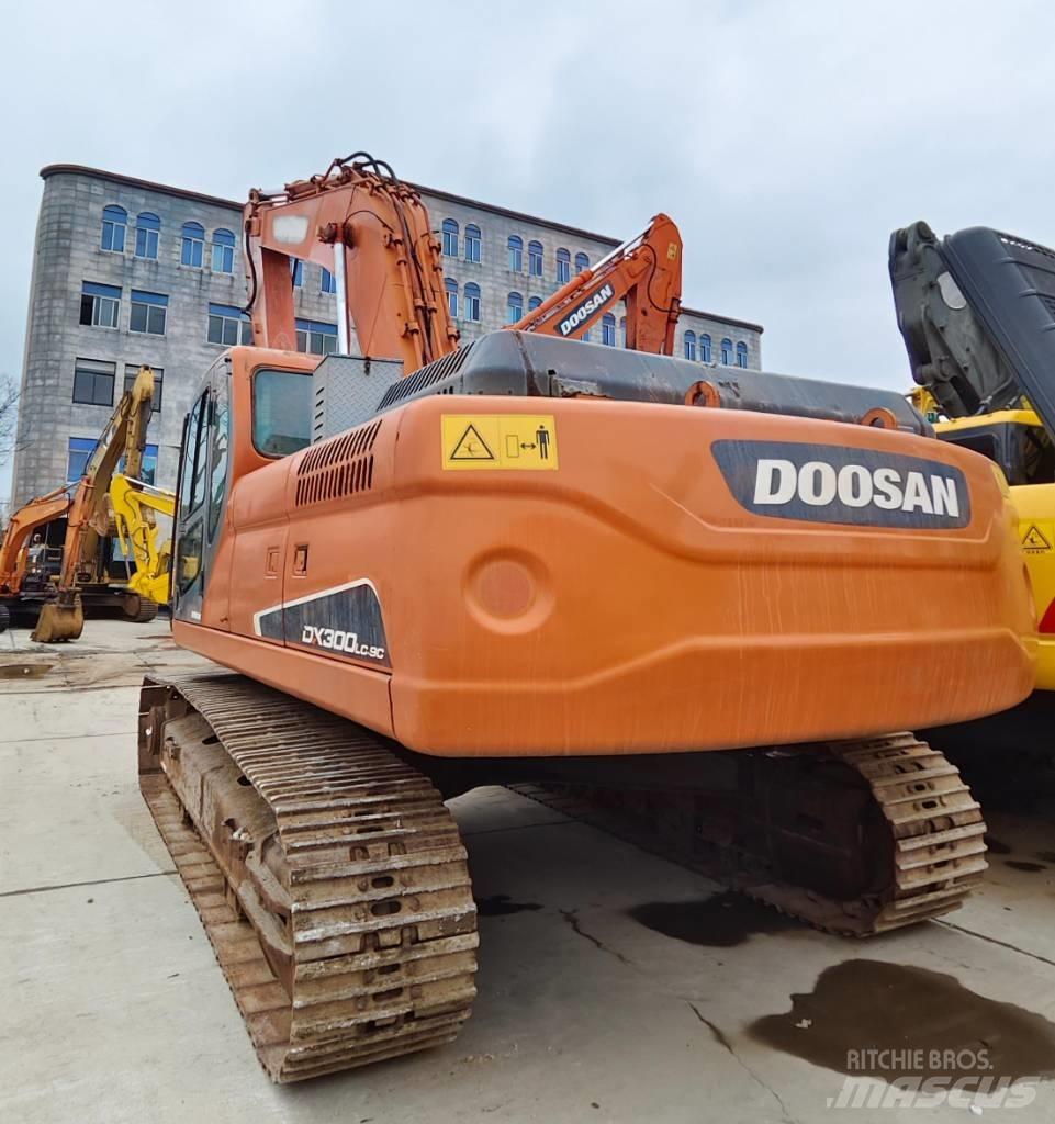 Doosan DX 300 LC Bagri goseničarji