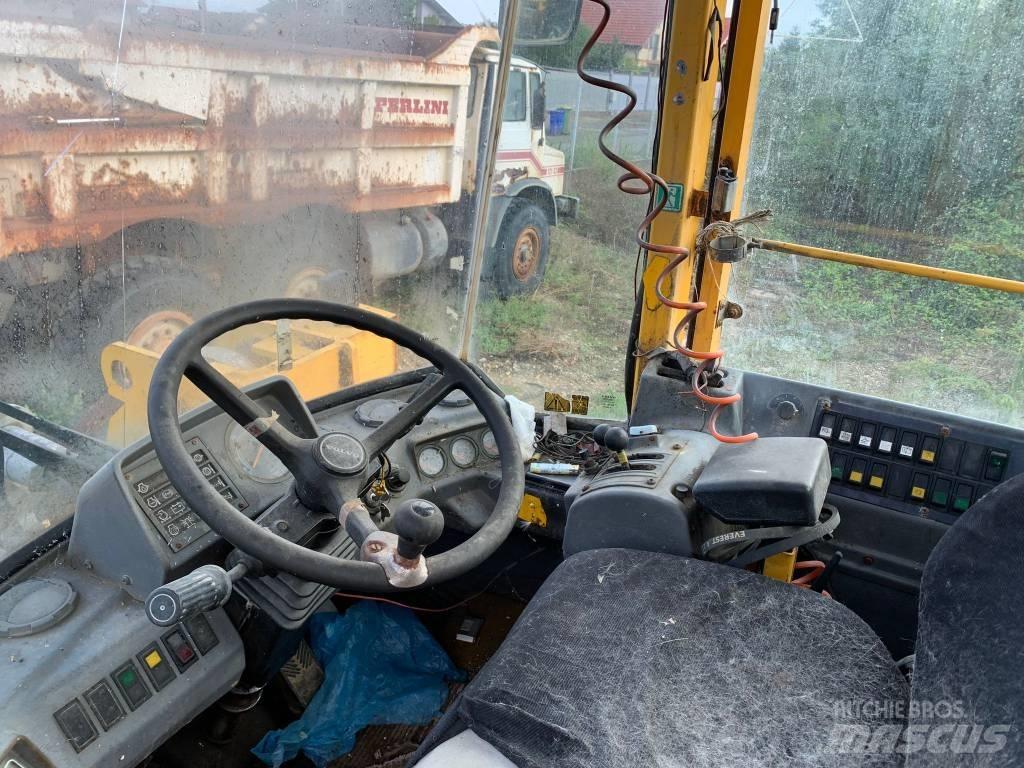 Volvo L 120 C Kolesni nakladalci
