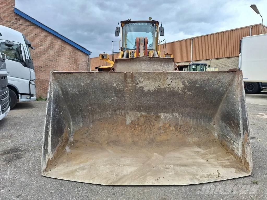 Volvo L220D Kolesni nakladalci