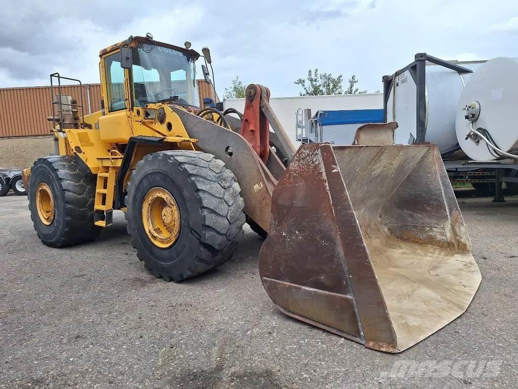 Volvo L220D Kolesni nakladalci