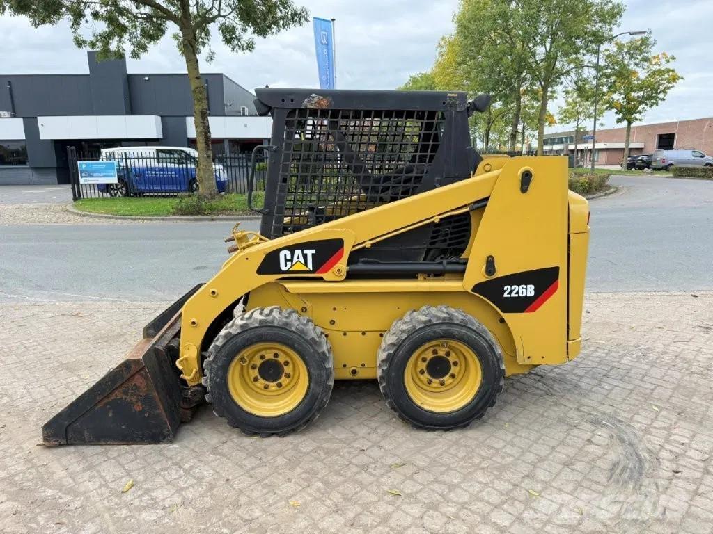CAT 216B Skid steer mini nakladalci