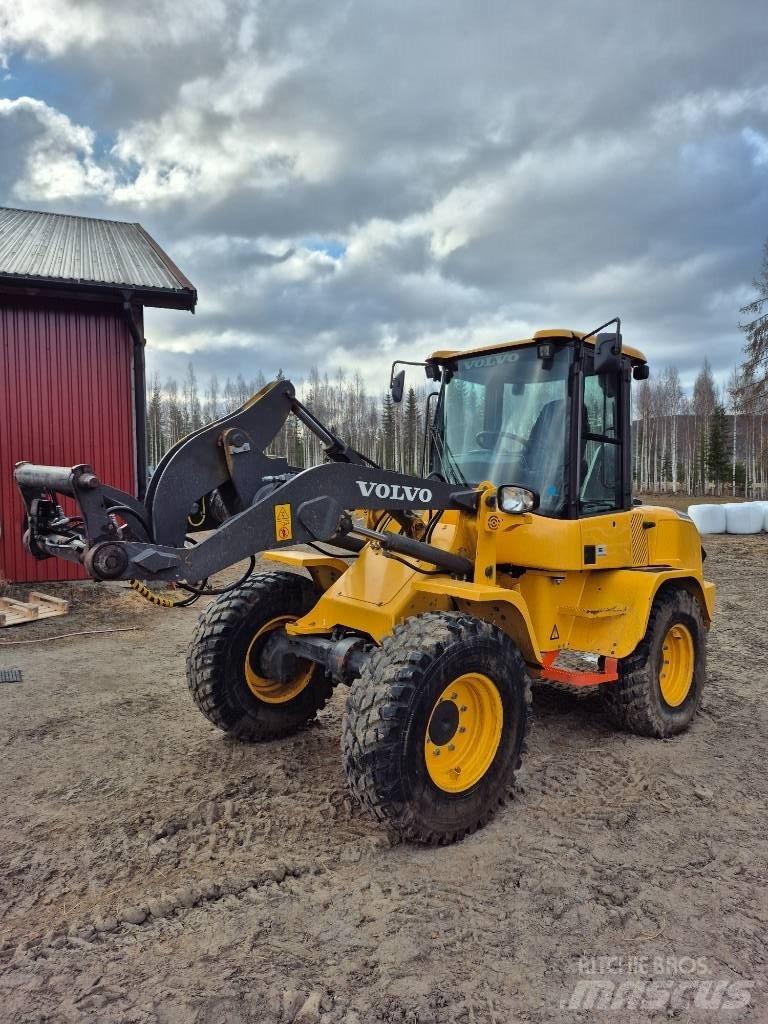 Volvo L 30 G Kolesni nakladalci