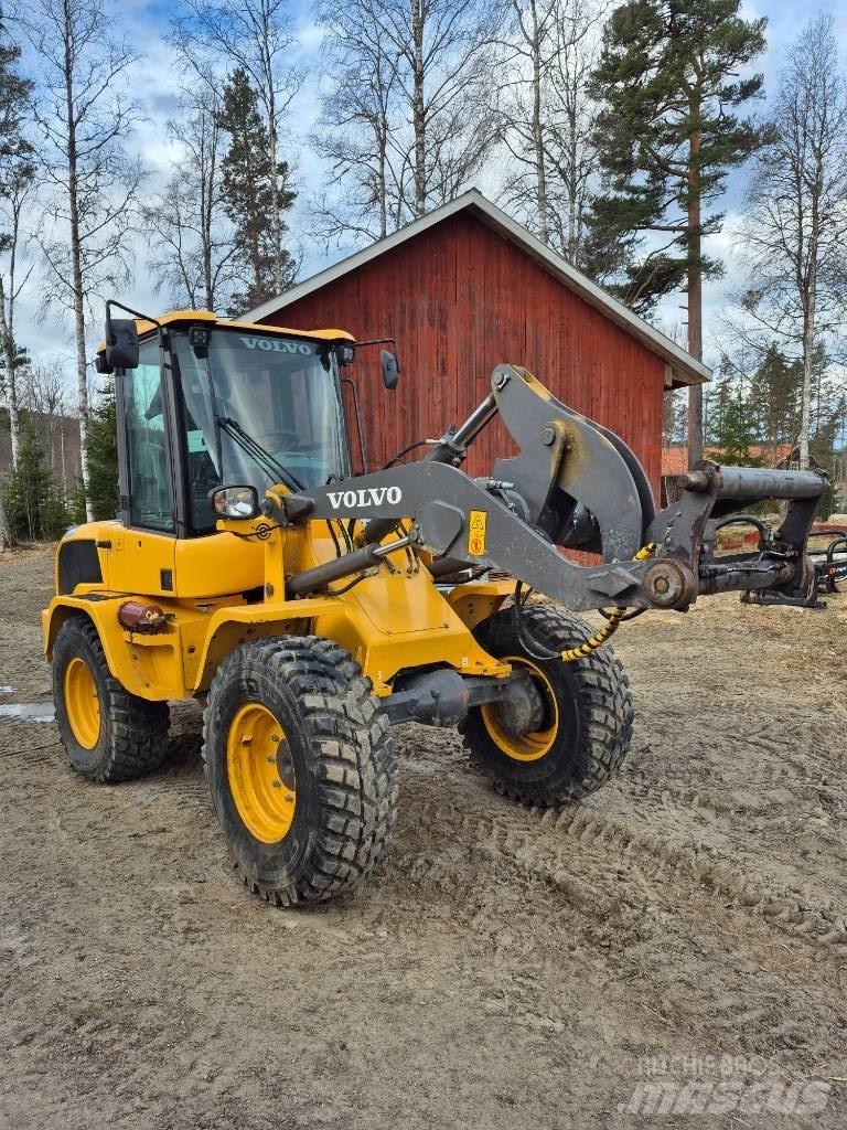 Volvo L 30 G Kolesni nakladalci