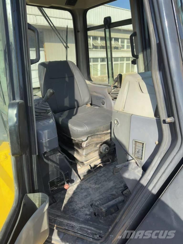 Komatsu D 85 EX-18 Buldožerji goseničarji