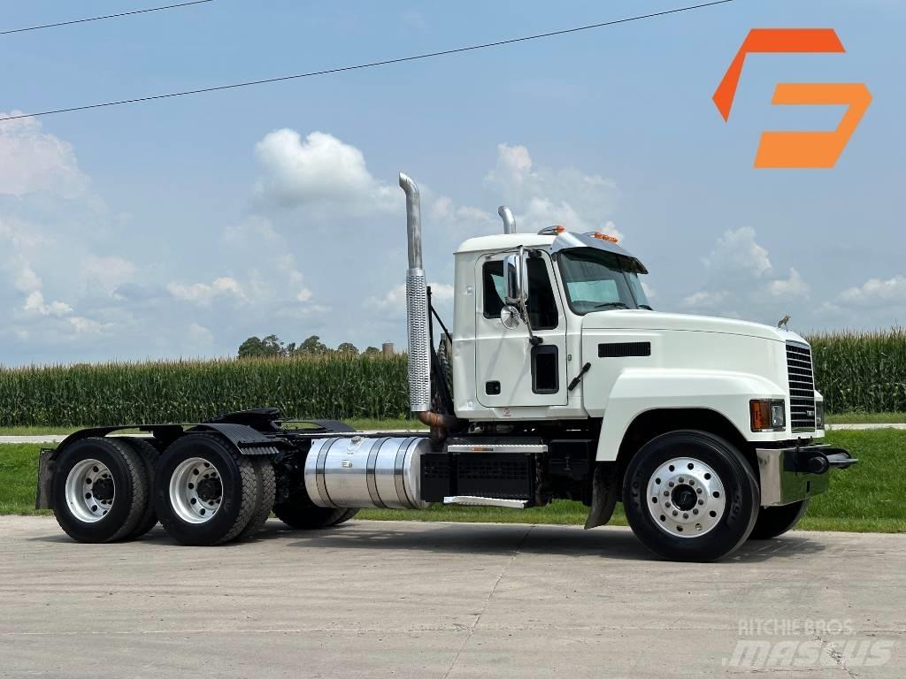 Mack Pinnacle 64ft Vlačilci