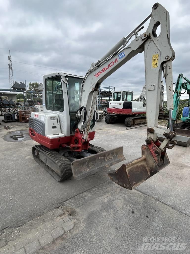 Takeuchi TB 228 Mini bagri <7t