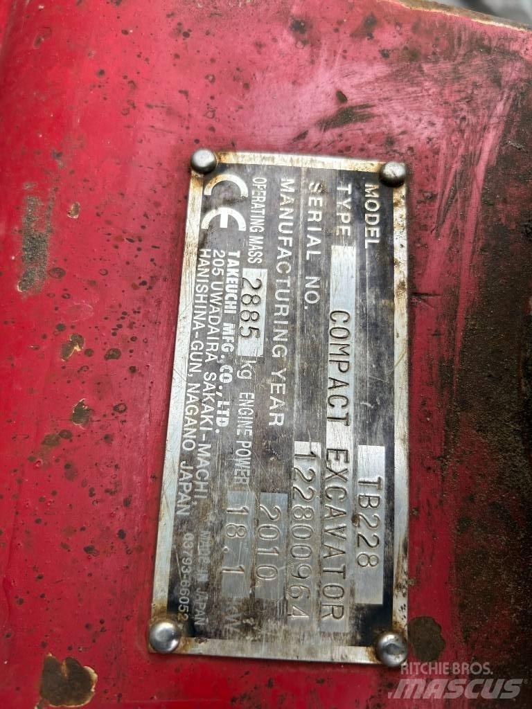 Takeuchi TB 228 Mini bagri <7t