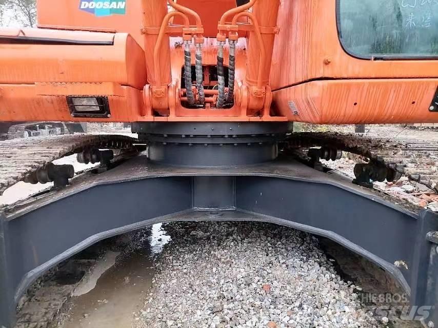 Doosan 225 LC-9 Bagri goseničarji