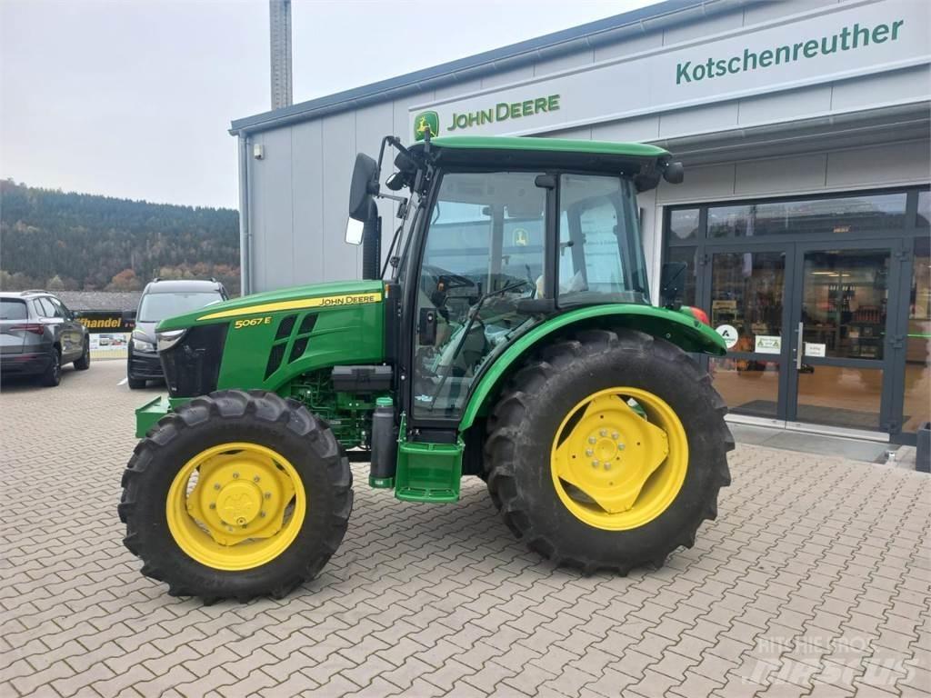 John Deere 5067E Traktorji