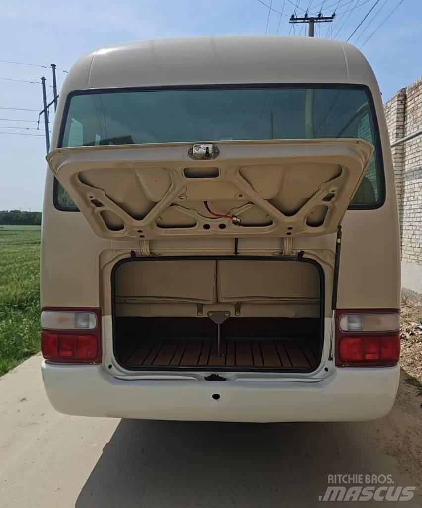 Toyota Coaster Bus Mini avtobusi