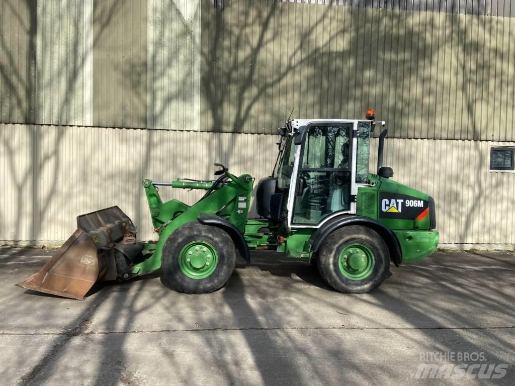 CAT 906M Kolesni nakladalci
