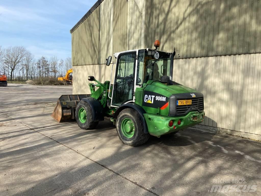CAT 906M Kolesni nakladalci
