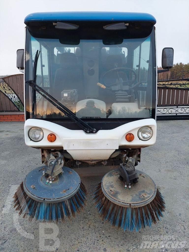 Johnston 142A 101T Cestni pometači