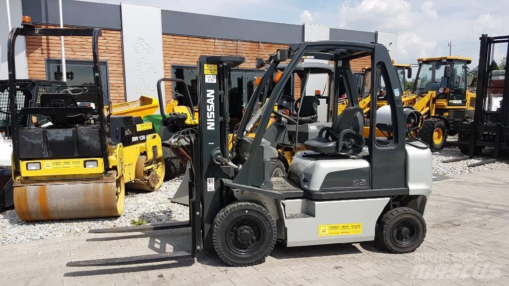 Nissan U1D2A25LQ Plinski viličarji