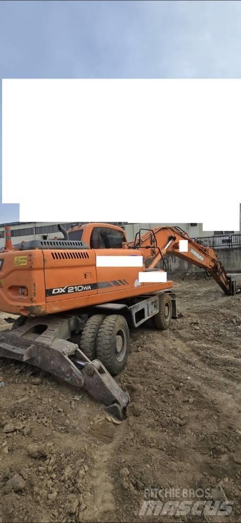 Doosan DX 210 W Bagri na kolesih