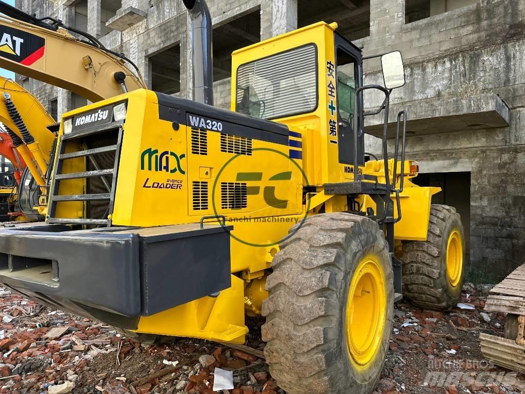 Komatsu WA 320 Kolesni nakladalci
