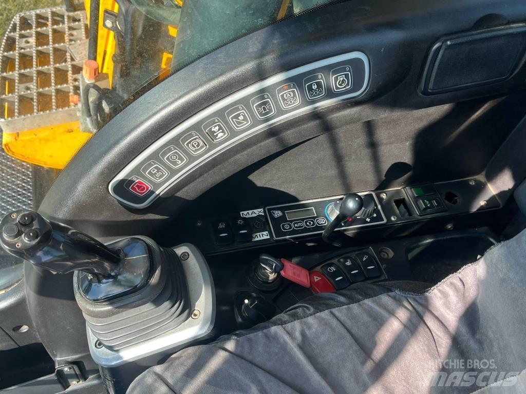 JCB JS 145 W Bagri na kolesih