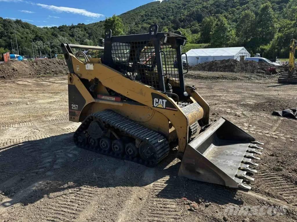 CAT 257 Nakladalci goseničarji