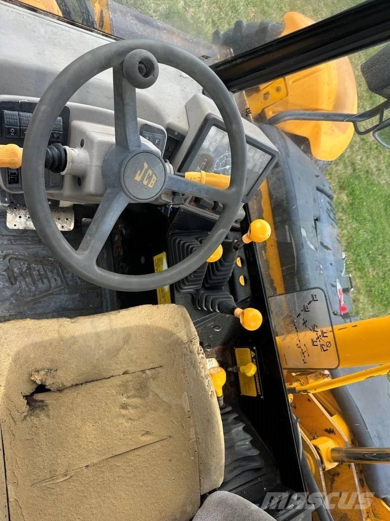 JCB 526 Kmetijski teleskopski nakladalci
