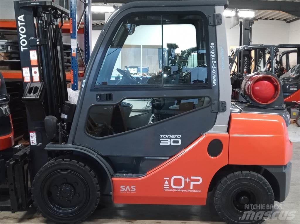 Toyota 02-8FGF30 Plinski viličarji