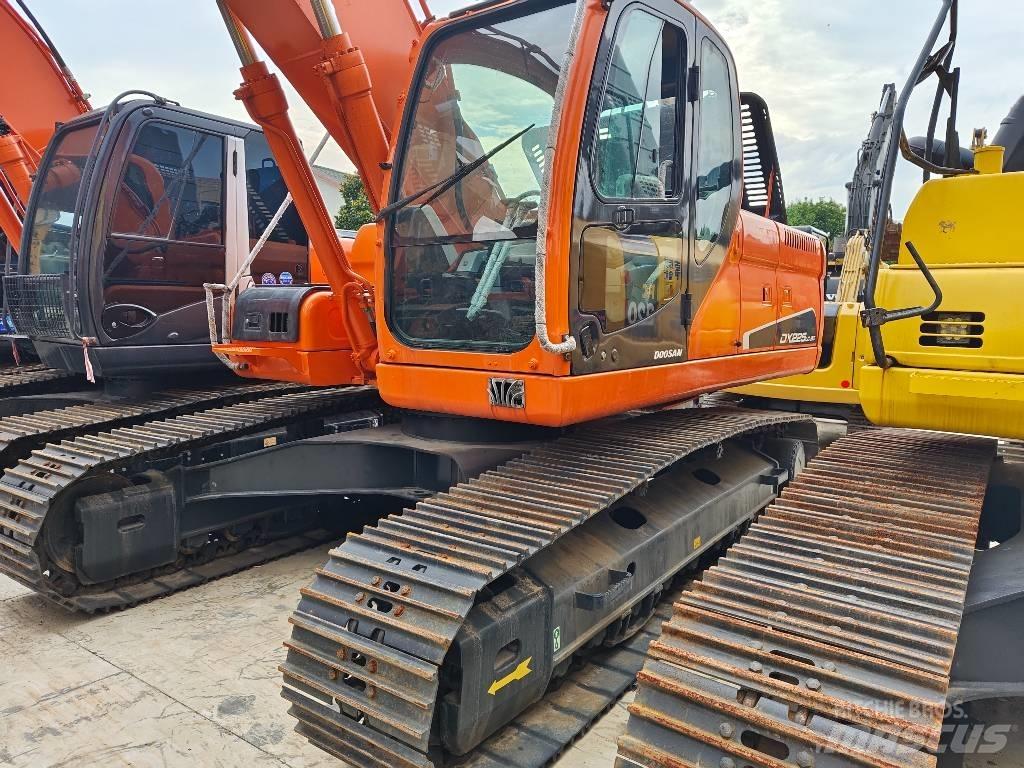 Doosan DX 225 LC Bagri goseničarji