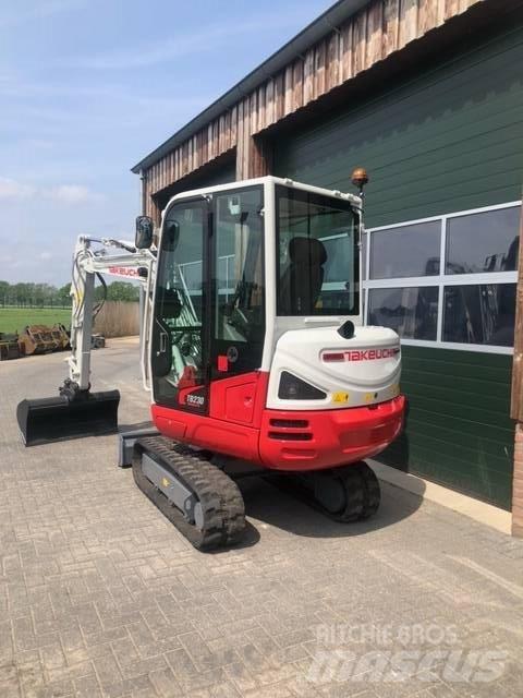 Takeuchi TB230 Mini bagri <7t