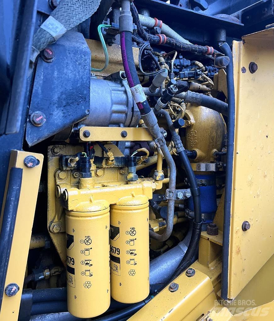 CAT 972 K Kolesni nakladalci