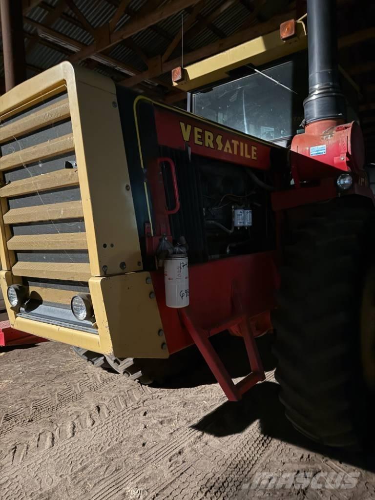 Versatile 835 Traktorji