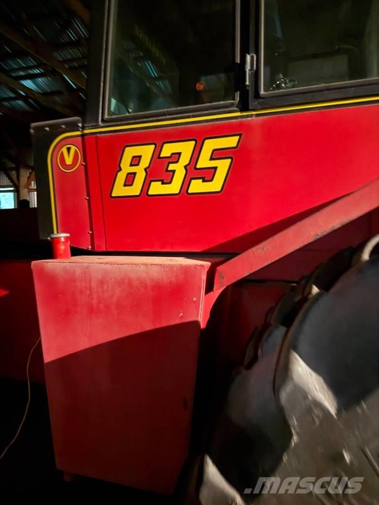Versatile 835 Traktorji
