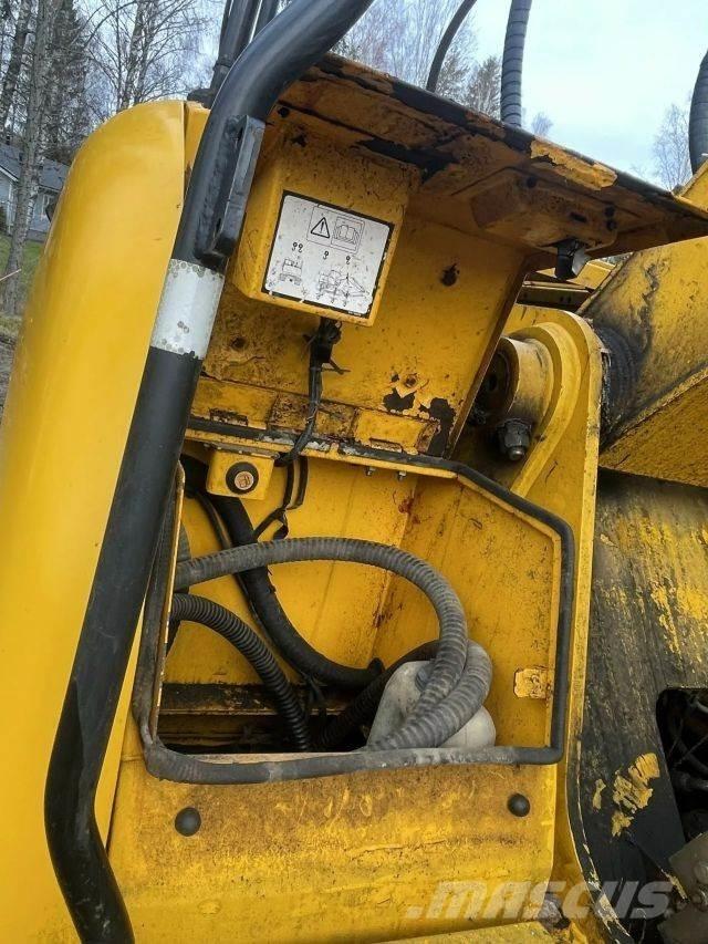 JCB JS 200 LC Bagri goseničarji