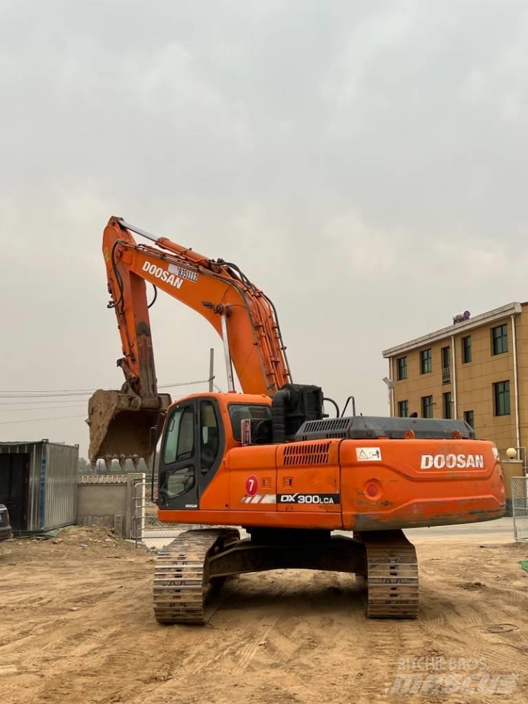 Doosan DX300LCA Bagri goseničarji