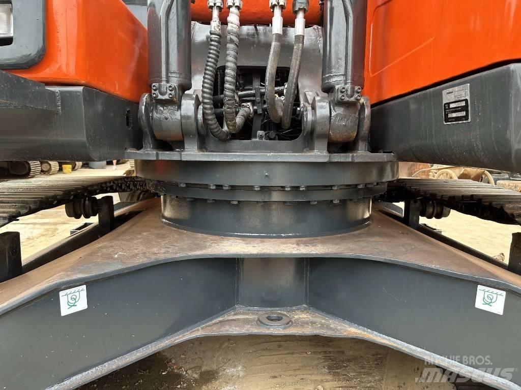 Doosan DX225LC-9C Bagri goseničarji